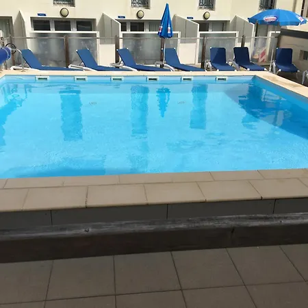 Rdc Avec Terrasse, Piscine Et Parking - Acces Direct Plage Des Sables-d'olonne - Fr-1-197-588 Apartamento *
