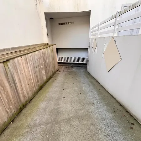 Apartamento Rdc Avec Terrasse, Piscine Et Parking - Acces Direct Plage Des Sables-d'olonne - Fr-1-197-588