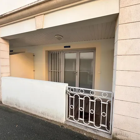 Apartamento Rdc Avec Terrasse, Piscine Et Parking - Acces Direct Plage Des Sables-d'olonne - Fr-1-197-588 *